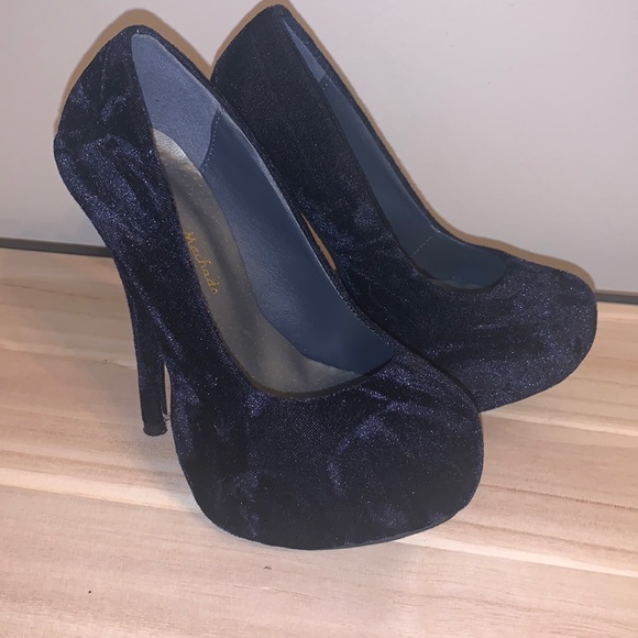 Beautiful brand new blue velvet platform size 32 - Picture 1 of 3